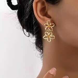 NEW Sacha Gold and Crystal Flower Drop Earrings
